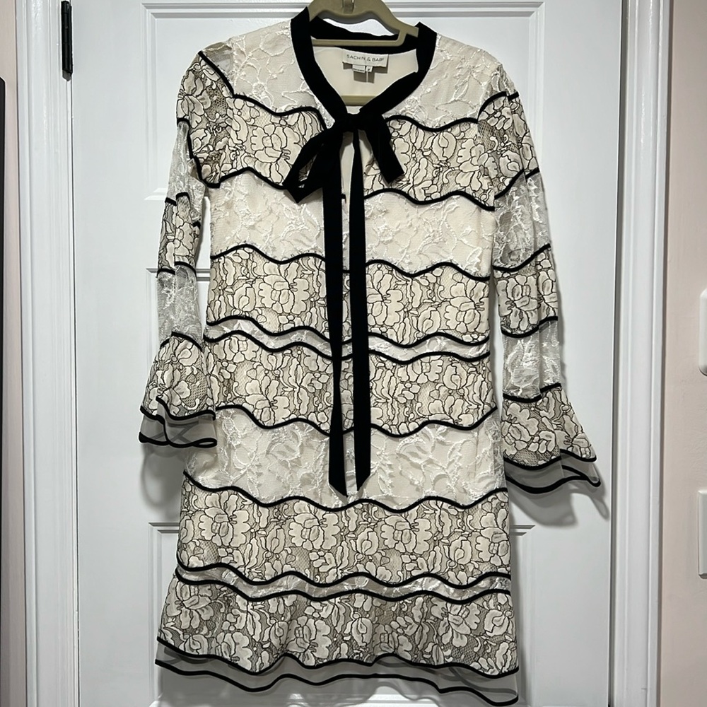 Sachin & Babi Black & White Wavy Lace Long Sleeve Dress
